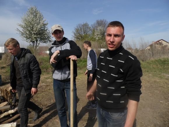 Агрономічне і студенти аграрного. Стережуть одне поле у різних наметах (ВІДЕО), фото №2 на сайті 20minut.ua