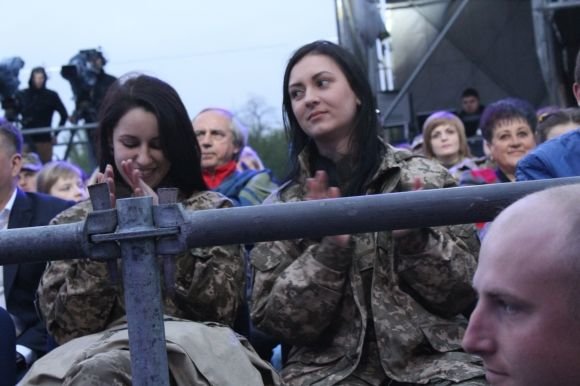 Як у Вінниці відкривали фонтан Roshen: (ВІДЕО, ФОТОРЕПОРТАЖ) на сайті 20minut.ua Як у Вінниці відкривали фонтан Roshen: (ВІДЕО, ФОТОРЕПОРТАЖ), фото №6 на сайті 20minut.ua