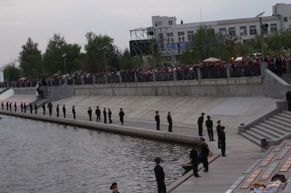 Як у Вінниці відкривали фонтан Roshen: (ВІДЕО, ФОТОРЕПОРТАЖ) на сайті 20minut.ua Як у Вінниці відкривали фонтан Roshen: (ВІДЕО, ФОТОРЕПОРТАЖ), фото №4 на сайті 20minut.ua