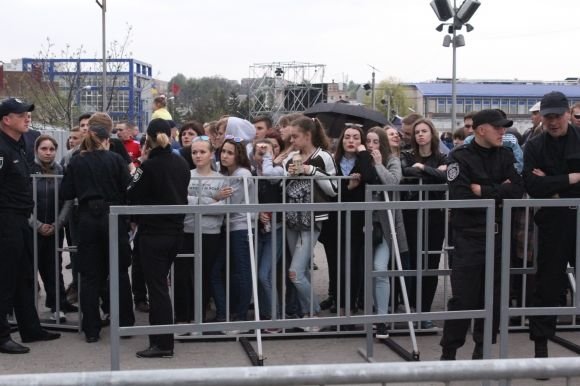 Як у Вінниці відкривали фонтан Roshen: (ВІДЕО, ФОТОРЕПОРТАЖ) на сайті 20minut.ua Як у Вінниці відкривали фонтан Roshen: (ВІДЕО, ФОТОРЕПОРТАЖ), фото №2 на сайті 20minut.ua