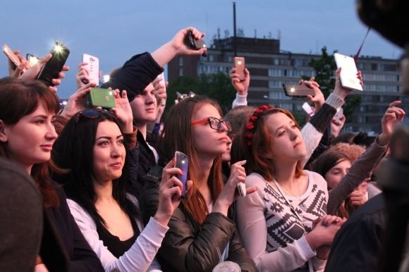 Як у Вінниці відкривали фонтан Roshen: (ВІДЕО, ФОТОРЕПОРТАЖ) на сайті 20minut.ua Як у Вінниці відкривали фонтан Roshen: (ВІДЕО, ФОТОРЕПОРТАЖ), фото №15 на сайті 20minut.ua