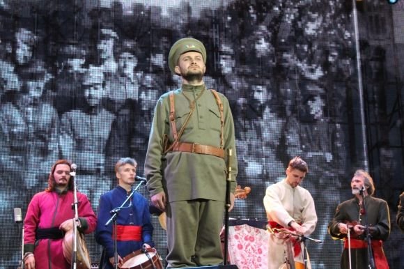 Як у Вінниці відкривали фонтан Roshen: (ВІДЕО, ФОТОРЕПОРТАЖ) на сайті 20minut.ua Як у Вінниці відкривали фонтан Roshen: (ВІДЕО, ФОТОРЕПОРТАЖ), фото №18 на сайті 20minut.ua