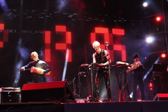 Як у Вінниці відкривали фонтан Roshen: (ВІДЕО, ФОТОРЕПОРТАЖ) на сайті 20minut.ua Як у Вінниці відкривали фонтан Roshen: (ВІДЕО, ФОТОРЕПОРТАЖ), фото №25 на сайті 20minut.ua