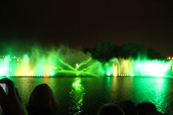 Як у Вінниці відкривали фонтан Roshen: (ВІДЕО, ФОТОРЕПОРТАЖ) на сайті 20minut.ua Як у Вінниці відкривали фонтан Roshen: (ВІДЕО, ФОТОРЕПОРТАЖ), фото №26 на сайті 20minut.ua