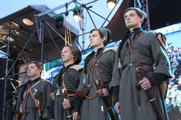 Як у Вінниці відкривали фонтан Roshen: (ВІДЕО, ФОТОРЕПОРТАЖ) на сайті 20minut.ua Як у Вінниці відкривали фонтан Roshen: (ВІДЕО, ФОТОРЕПОРТАЖ), фото №17 на сайті 20minut.ua