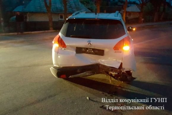 У Смиківцях зіткнулися Skoda та Peugeot. Дві сестри потрапили у лікарню, фото №2 на сайті 20minut.ua