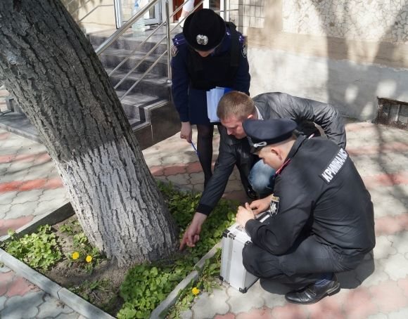 Журналісти знайшли наркотик біля криміналістичного центру. Що робить поліція? на сайті 20minut.ua Журналісти знайшли наркотик біля криміналістичного центру. Що робить поліція?, фото №2 на сайті 20minut.ua