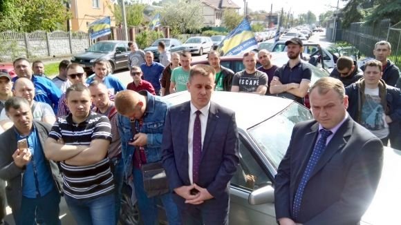 Активісти через європейські номери «поставили на вуха» митницю, копів та поліцію області, фото №2 на сайті 20minut.ua
