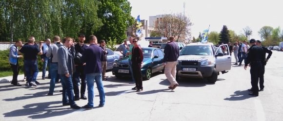 Активісти через європейські номери «поставили на вуха» митницю, копів та поліцію області, фото №1 на сайті 20minut.ua