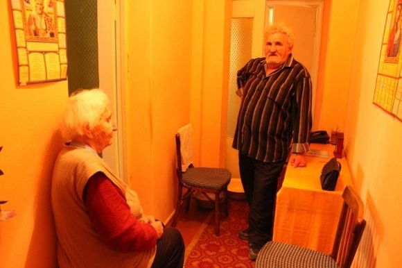 Квартиру 92-річної жінки два місяці заливають сусіди. А «ЖЕО» пропонує роздовбати стелю (ВІДЕО), фото №1 на сайті 20minut.ua