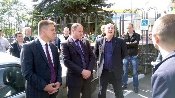 Активісти через європейські номери «поставили на вуха» митницю, копів та поліцію області, фото №3 на сайті 20minut.ua