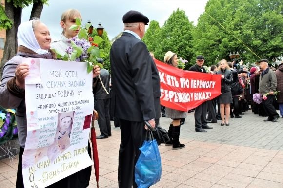 Новини Вінниці - фото з День Перемоги пройшов під гаслом «Путлер — Капут» (ФОТОРЕПОРТАЖ) День Перемоги пройшов під гаслом «Путлер — Капут» (ФОТОРЕПОРТАЖ), фото №2 на сайті 20minut.ua
