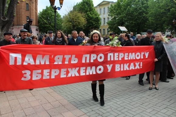 Новини Вінниці - фото з День Перемоги пройшов під гаслом «Путлер — Капут» (ФОТОРЕПОРТАЖ) День Перемоги пройшов під гаслом «Путлер — Капут» (ФОТОРЕПОРТАЖ), фото №6 на сайті 20minut.ua
