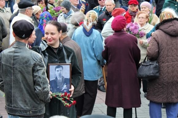 Новини Вінниці - фото з День Перемоги пройшов під гаслом «Путлер — Капут» (ФОТОРЕПОРТАЖ) День Перемоги пройшов під гаслом «Путлер — Капут» (ФОТОРЕПОРТАЖ), фото №1 на сайті 20minut.ua
