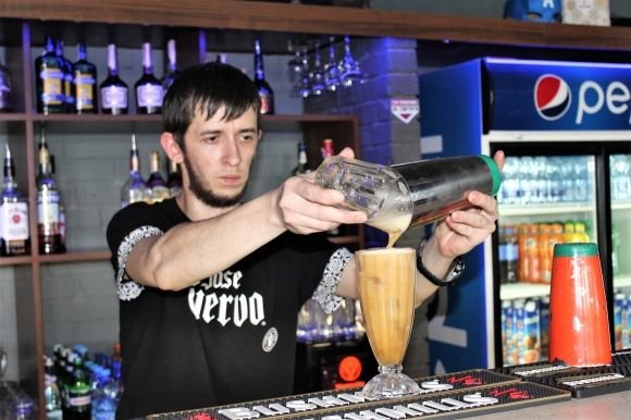 Від усіх проблем врятує бармен. Специфіка роботи вінницьких барменів на сайті 20minut.ua Від усіх проблем врятує бармен. Специфіка роботи вінницьких барменів, фото №6 на сайті 20minut.ua