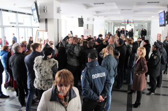 «Марку в міську раду». Вінничани проти виселення дитячої бібліотеки (ФОТО) на сайті 20minut.ua «Марку в міську раду». Вінничани проти виселення дитячої бібліотеки (ФОТО), фото №6 на сайті 20minut.ua