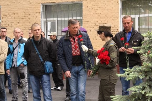 У Вінниці відкрили пам’ятник загиблим нацгвардійцям (ФОТОРЕПОРТАЖ) на сайті 20minut.ua У Вінниці відкрили пам’ятник загиблим нацгвардійцям (ФОТОРЕПОРТАЖ), фото №14 на сайті 20minut.ua
