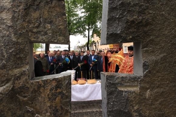 У Вінниці відкрили пам’ятник загиблим нацгвардійцям (ФОТОРЕПОРТАЖ) на сайті 20minut.ua У Вінниці відкрили пам’ятник загиблим нацгвардійцям (ФОТОРЕПОРТАЖ), фото №15 на сайті 20minut.ua