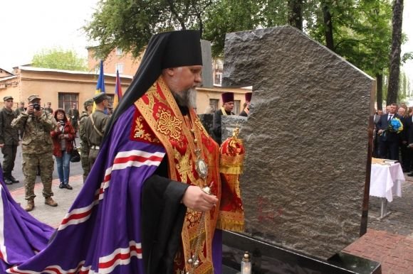 У Вінниці відкрили пам’ятник загиблим нацгвардійцям (ФОТОРЕПОРТАЖ) на сайті 20minut.ua У Вінниці відкрили пам’ятник загиблим нацгвардійцям (ФОТОРЕПОРТАЖ), фото №16 на сайті 20minut.ua