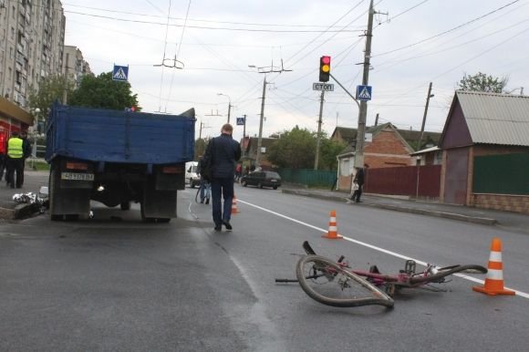 На Тяжилові водій вантажівки насмерть збив 10-річного велосипедиста (ФОТО), фото №6 на сайті 20minut.ua