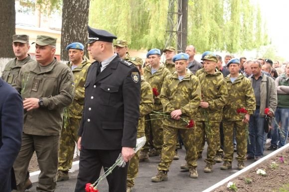 У Вінниці відкрили пам’ятник загиблим нацгвардійцям (ФОТОРЕПОРТАЖ) на сайті 20minut.ua У Вінниці відкрили пам’ятник загиблим нацгвардійцям (ФОТОРЕПОРТАЖ), фото №12 на сайті 20minut.ua