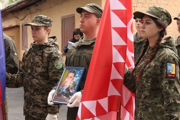 У Вінниці відкрили пам’ятник загиблим нацгвардійцям (ФОТОРЕПОРТАЖ) на сайті 20minut.ua У Вінниці відкрили пам’ятник загиблим нацгвардійцям (ФОТОРЕПОРТАЖ), фото №19 на сайті 20minut.ua