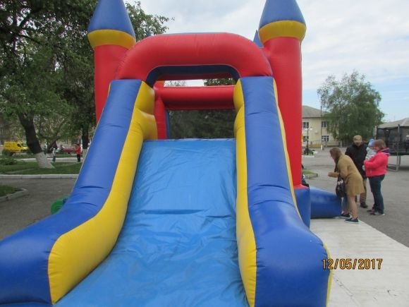 На центральній площі подумали за дітей — влаштували їм пару атракціонів на сайті 20minut.ua На центральній площі подумали за дітей — влаштували їм пару атракціонів, фото №1 на сайті 20minut.ua