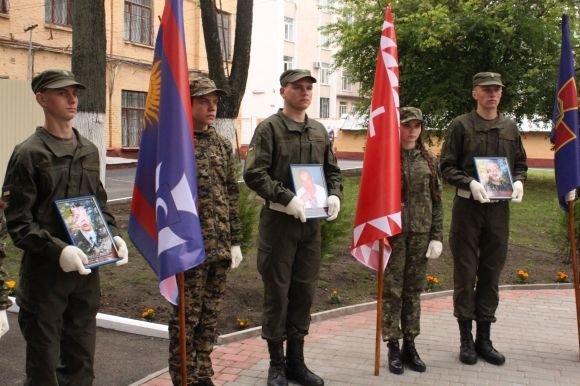 У Вінниці відкрили пам’ятник загиблим нацгвардійцям (ФОТОРЕПОРТАЖ) на сайті 20minut.ua У Вінниці відкрили пам’ятник загиблим нацгвардійцям (ФОТОРЕПОРТАЖ), фото №7 на сайті 20minut.ua
