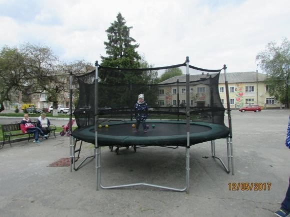 На центральній площі подумали за дітей — влаштували їм пару атракціонів на сайті 20minut.ua На центральній площі подумали за дітей — влаштували їм пару атракціонів, фото №3 на сайті 20minut.ua