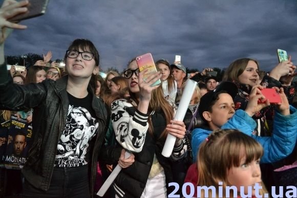 Як Кам’янець відривався під пісні MONATIK-а (ФОТО) на сайті 20minut.ua Як Кам’янець відривався під пісні MONATIK-а (ФОТО), фото №10 на сайті 20minut.ua