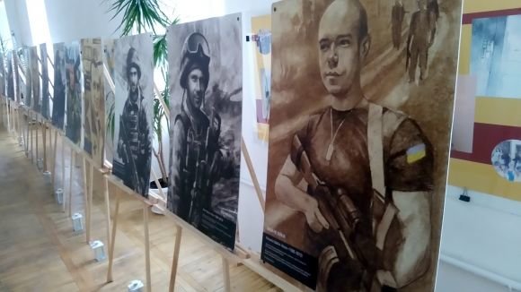До Вінниці привезли виставку «Якби не війна» — змінені долі у світлинах (ФОТОРЕПОРТАЖ), фото №4 на сайті 20minut.ua