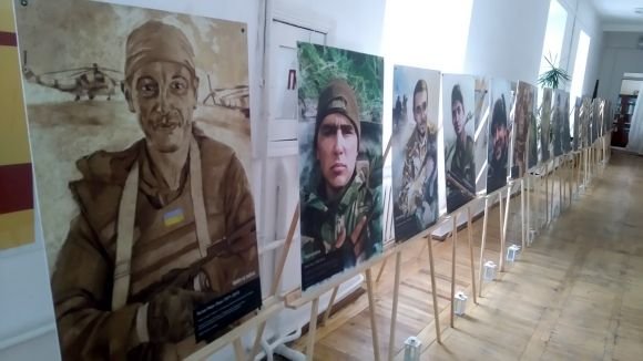 До Вінниці привезли виставку «Якби не війна» — змінені долі у світлинах (ФОТОРЕПОРТАЖ), фото №1 на сайті 20minut.ua
