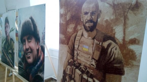 До Вінниці привезли виставку «Якби не війна» — змінені долі у світлинах (ФОТОРЕПОРТАЖ), фото №2 на сайті 20minut.ua