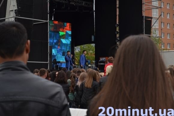 Як Кам’янець відривався під пісні MONATIK-а (ФОТО) на сайті 20minut.ua Як Кам’янець відривався під пісні MONATIK-а (ФОТО), фото №5 на сайті 20minut.ua