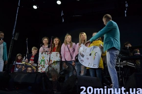 Як Кам’янець відривався під пісні MONATIK-а (ФОТО) на сайті 20minut.ua Як Кам’янець відривався під пісні MONATIK-а (ФОТО), фото №8 на сайті 20minut.ua