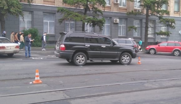 На Соборній водій «Лексуса» збив жінку. Її забрали до лікарні (ФОТО) на сайті 20minut.ua На Соборній водій «Лексуса» збив жінку. Її забрали до лікарні (ФОТО), фото №4 на сайті 20minut.ua