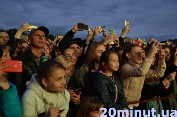 Як Кам’янець відривався під пісні MONATIK-а (ФОТО) на сайті 20minut.ua Як Кам’янець відривався під пісні MONATIK-а (ФОТО), фото №1 на сайті 20minut.ua