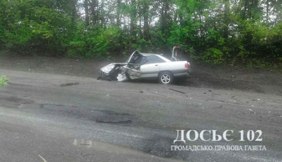 На Тернопільщині Daewoo під час обгону зіткнувся з автомобілем Audi на сайті 20minut.ua На Тернопільщині Daewoo під час обгону зіткнувся з автомобілем Audi, фото №1 на сайті 20minut.ua