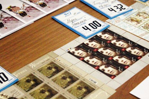 Спецпогашення до Дня вишиванки. В Краєзнавчому марки з Джамалою розібрали найпершими., фото №5 на сайті 20minut.ua