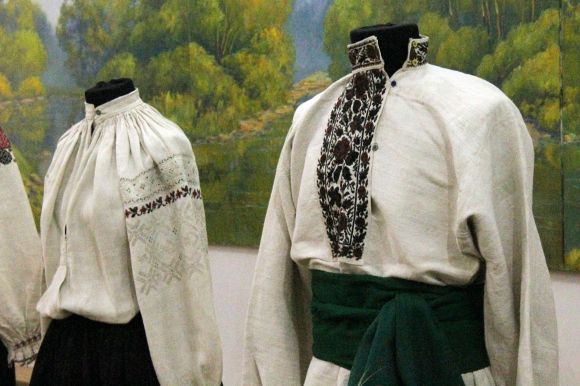 Спецпогашення до Дня вишиванки. В Краєзнавчому марки з Джамалою розібрали найпершими., фото №4 на сайті 20minut.ua