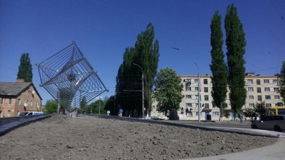 На Зулінського поставили куб-велетень за 1,7 мільйона гривень на сайті 20minut.ua На Зулінського поставили куб-велетень за 1,7 мільйона гривень, фото №1 на сайті 20minut.ua