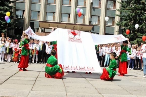 Кам’янець відзначає День вишиванки на сайті 20minut.ua Кам’янець відзначає День вишиванки, фото №1 на сайті 20minut.ua