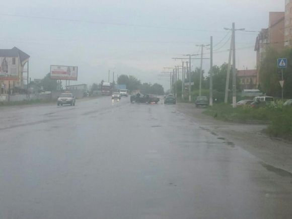 Біля "Білого Лебедя" зіткнулись дві автівки, фото №1 на сайті 20minut.ua