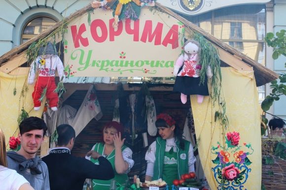 Фестиваль вуличної їжі: смажили поросят на вертелі та варили каву від сонця, фото №2 на сайті 20minut.ua