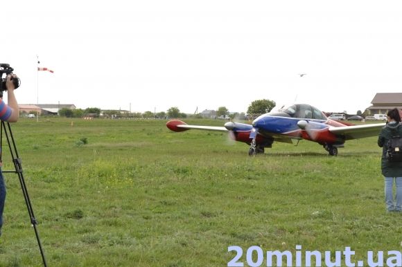 Знову в небо: у Кам’янці стартував фестиваль малої авіації на сайті 20minut.ua Знову в небо: у Кам’янці стартував фестиваль малої авіації, фото №2 на сайті 20minut.ua