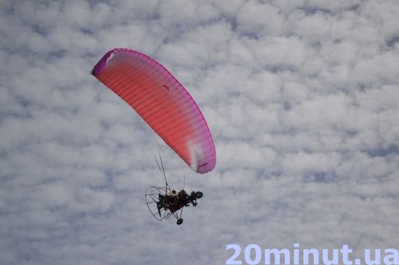 Знову в небо: у Кам’янці стартував фестиваль малої авіації на сайті 20minut.ua Знову в небо: у Кам’янці стартував фестиваль малої авіації, фото №6 на сайті 20minut.ua