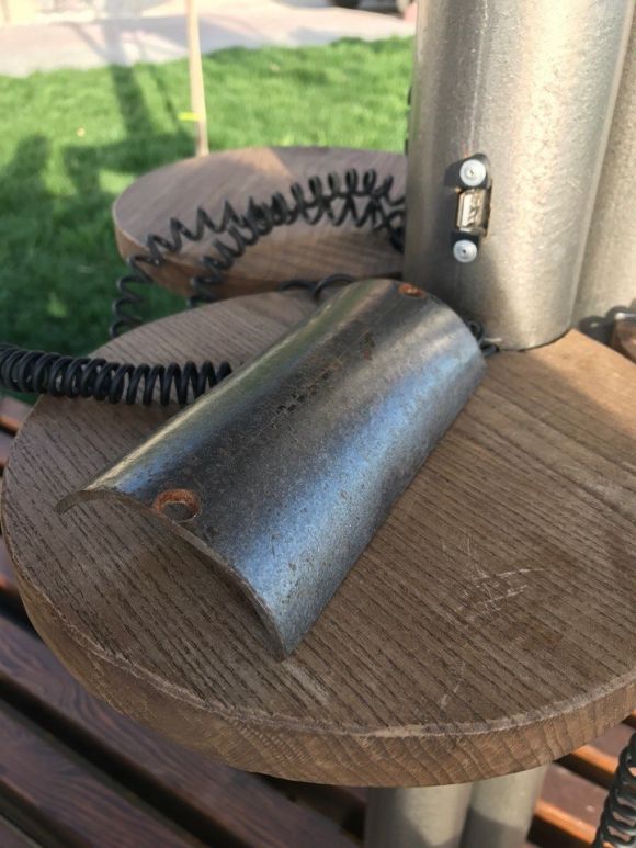 Кабелі на другому “сонячному дереві” уже обірвані (ФОТО), фото №1 на сайті 20minut.ua