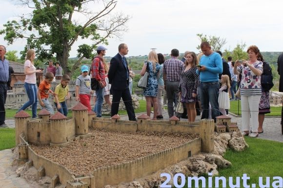 У Кам'янці офіційно відкрили музей мініатюр на сайті 20minut.ua У Кам'янці офіційно відкрили музей мініатюр, фото №2 на сайті 20minut.ua