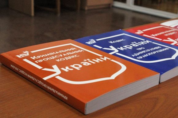 На Театральній поліцейські прийматимуть громадян цілий день без вихідних на сайті 20minut.ua На Театральній поліцейські прийматимуть громадян цілий день без вихідних, фото №4 на сайті 20minut.ua