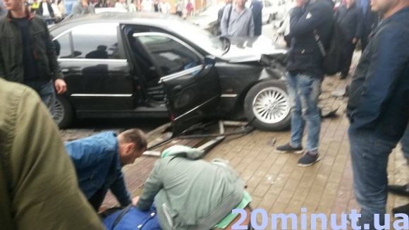 У Центрі водій на BMW збив студентку на тротуарі (оновлене), фото №1 на сайті 20minut.ua